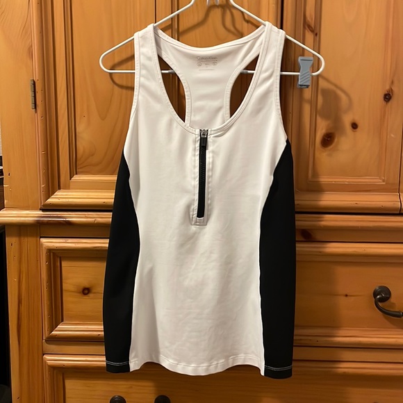 Calvin Klein workout top - Picture 1 of 3